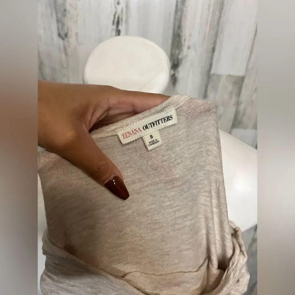 Tan blouse - Picture 2 of 6